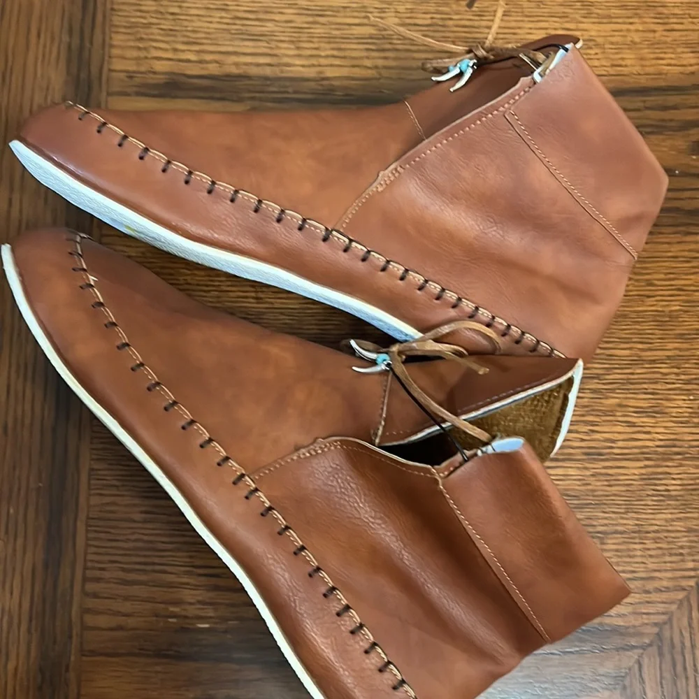 Moccasin shoes size 8 1/2 - Picture 2 of 6